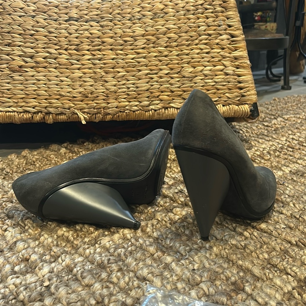 NEW Balenciaga Paris Grey Suede Leather Elegant Gray Block Heels Size 39 - Picture 10 of 10